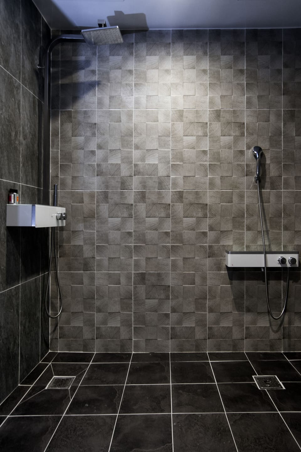 Standard Double Room | Bathroom | Shower, free toiletries, hair dryer, bathrobes