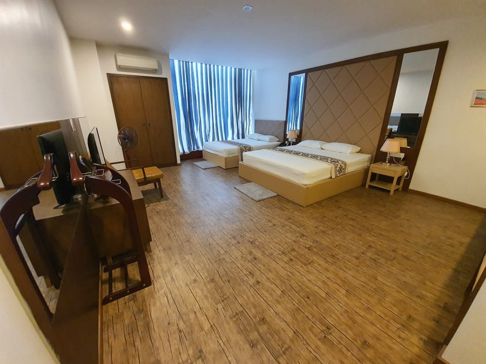 Family Double or Twin Room | Minibar, desk, blackout drapes, soundproofing