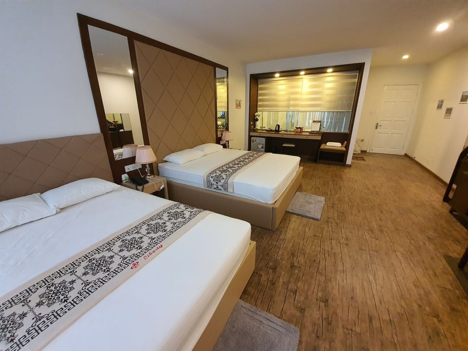 Family Double or Twin Room | Minibar, desk, blackout drapes, soundproofing
