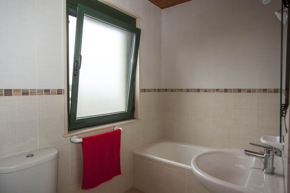 Separate tub and shower, free toiletries, hair dryer, bidet