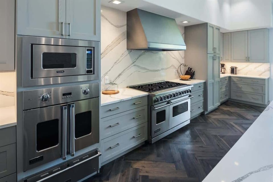 Nicely laid out kitchen with state of the art viking appliances. 