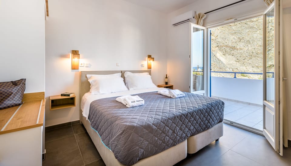 In-room safe, free WiFi, bed sheets