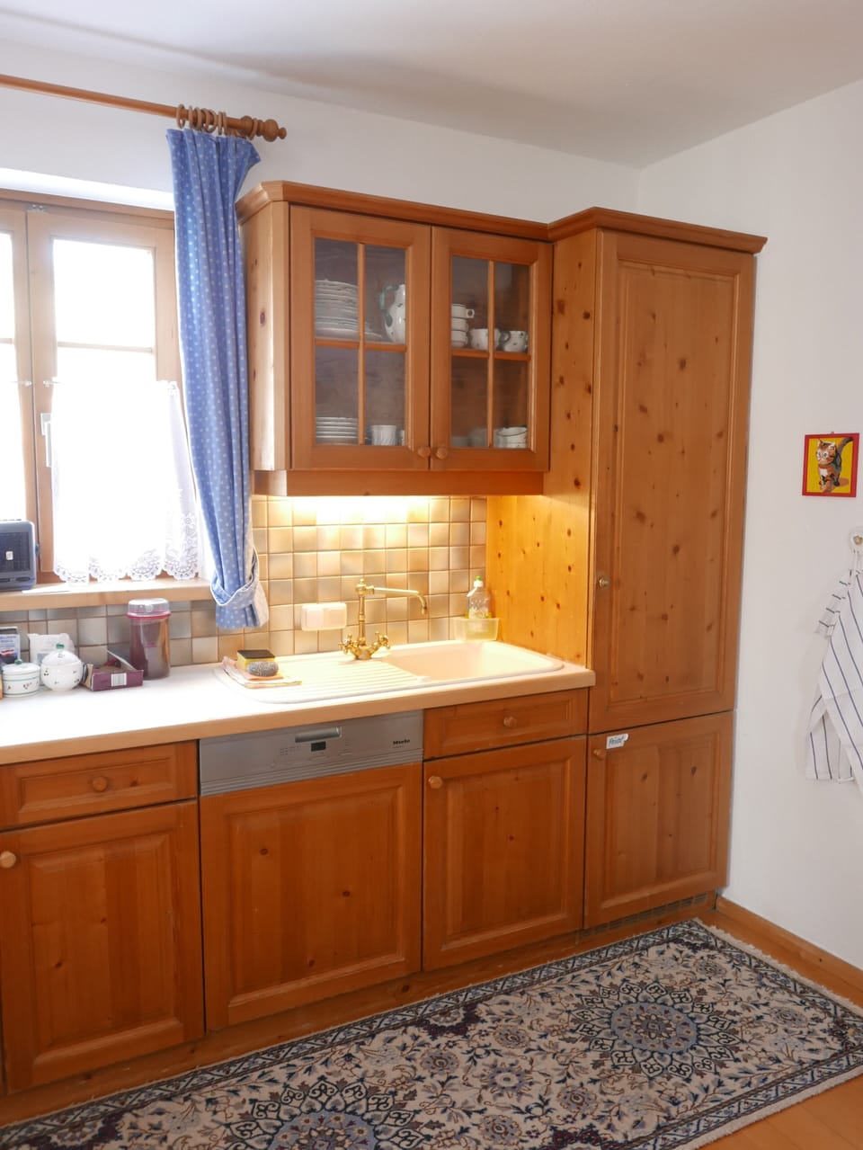 Comfort Condo, 3 Bedrooms | Private kitchen | Full-size fridge, microwave, oven, stovetop