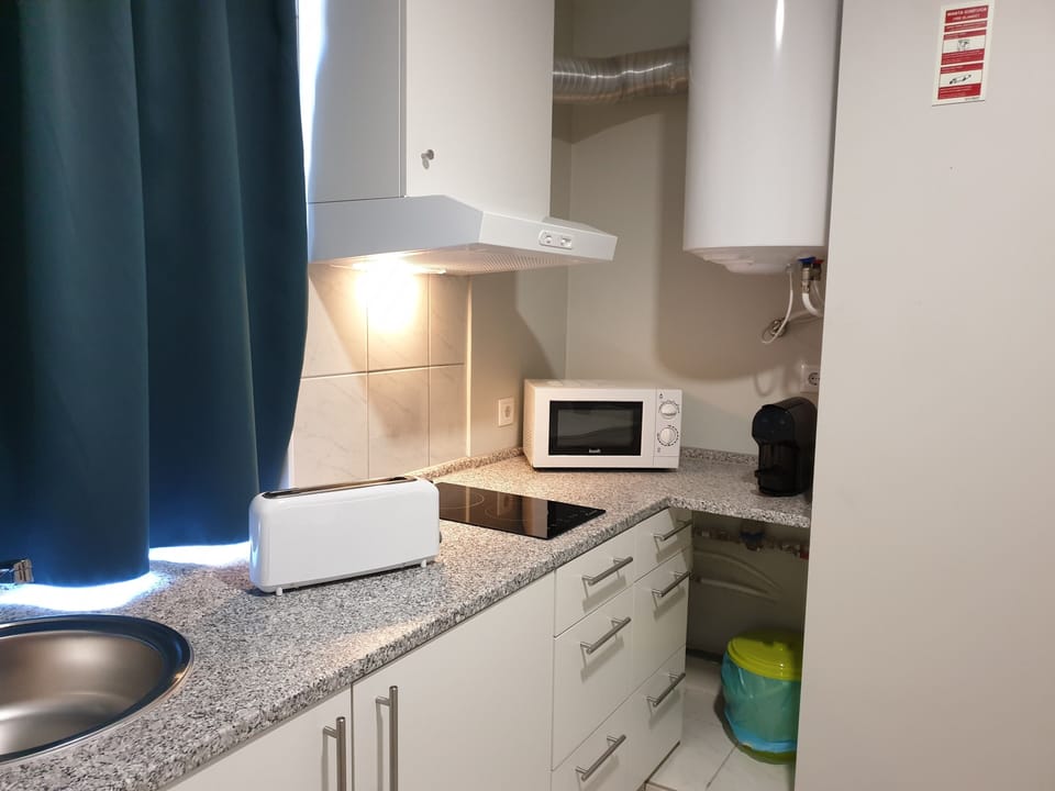Standard Apartment, 1 Bedroom | Private kitchenette | Fridge, microwave, stovetop, espresso maker