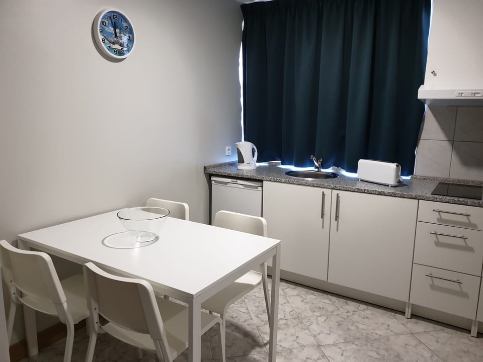 Standard Apartment, 1 Bedroom | In-room dining