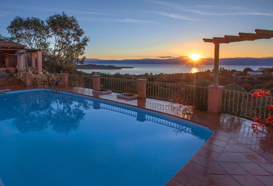 Swimming pool & view