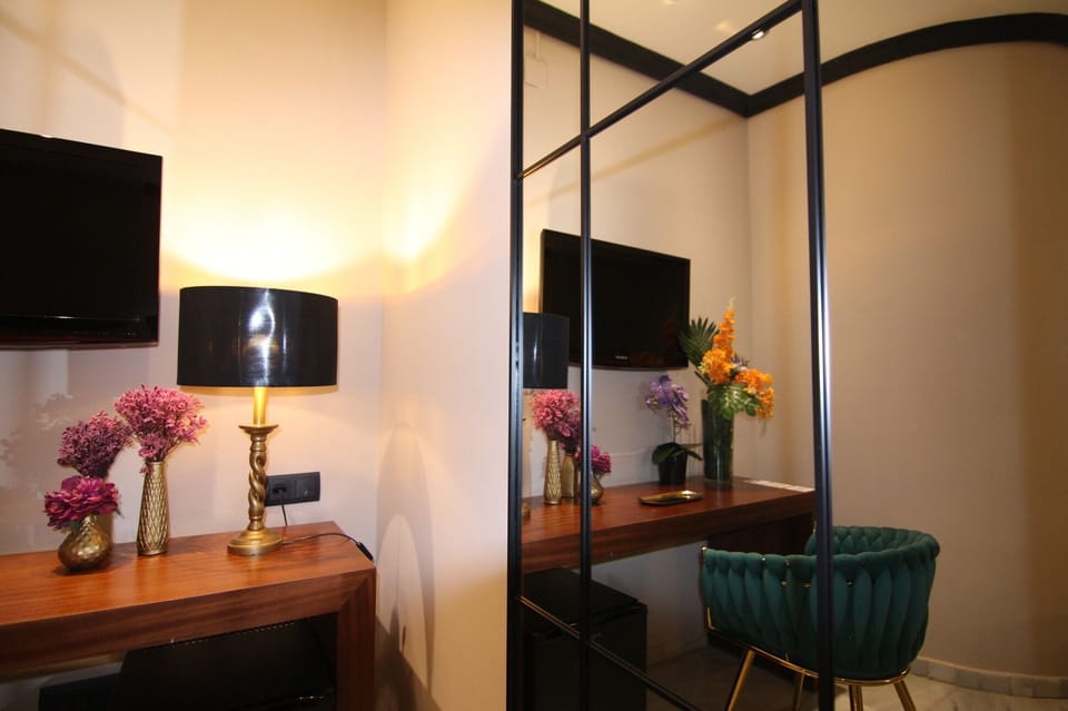 Double Room | Living area | 42-inch plasma TV with cable channels, TV