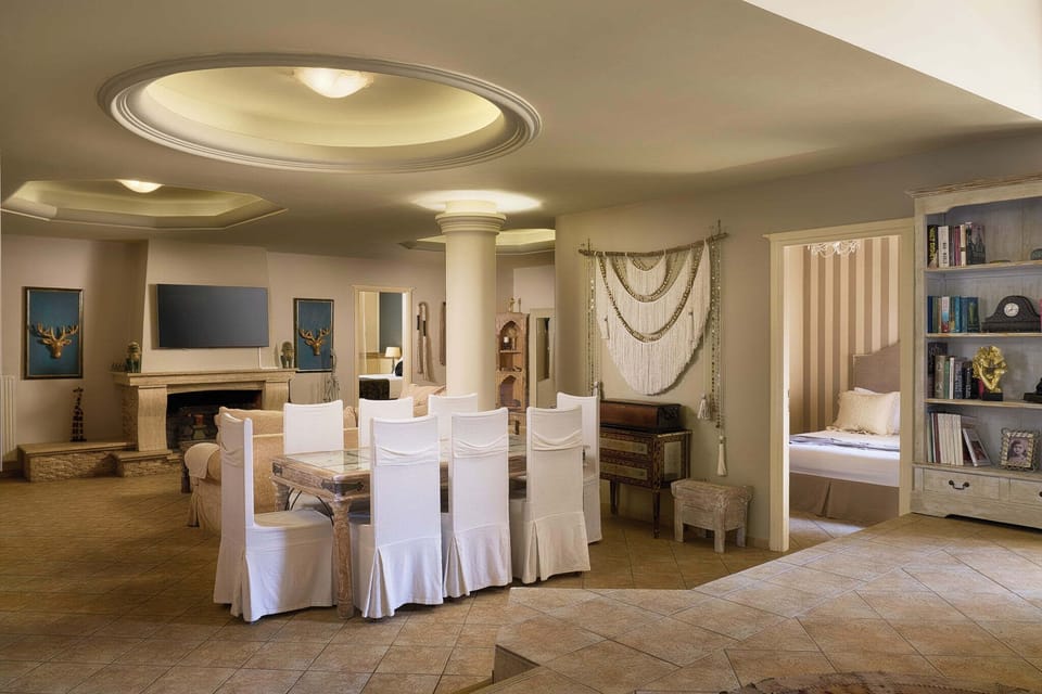 Another dinning area at the lower floor for celebrated gatherings. 