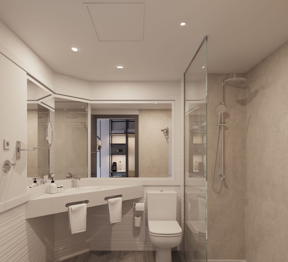 Combined shower/tub, free toiletries, hair dryer, towels