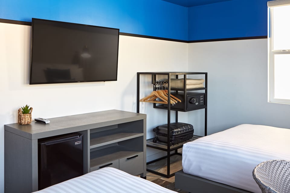Room, 2 Double Beds (Emerald) | Television