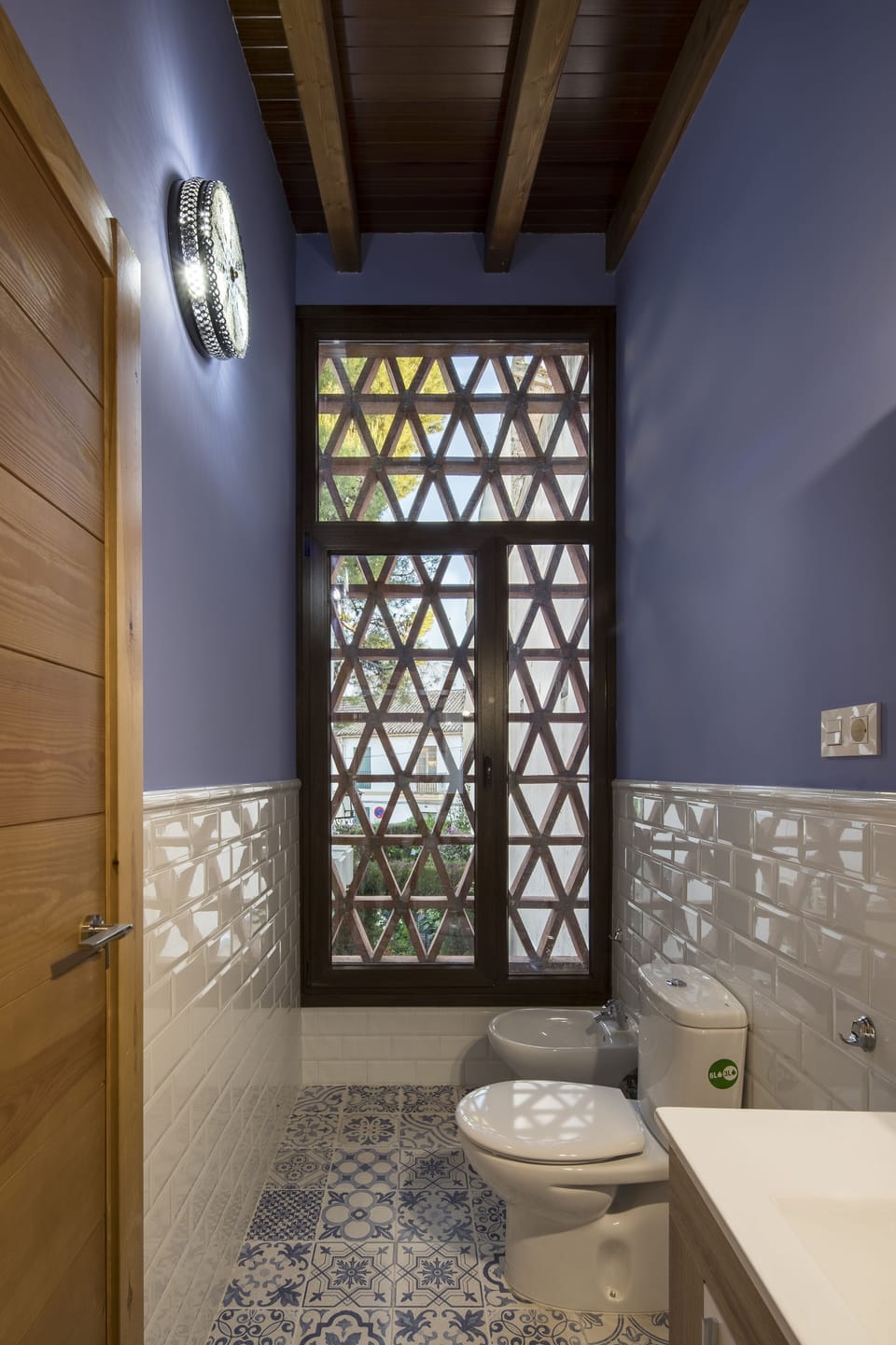 Junior Studio Suite | Bathroom | Shower, hair dryer, bidet, towels