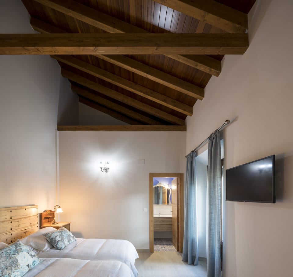 Twin Room (Sofa bed) | Soundproofing, iron/ironing board (on request), WiFi (free), bed sheets