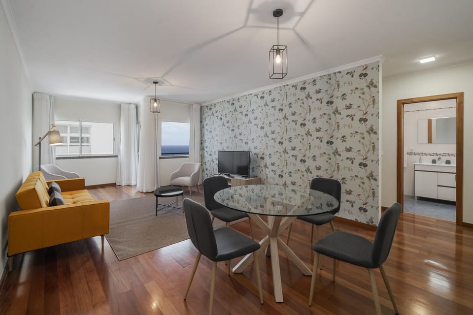 Livingroom and dining area