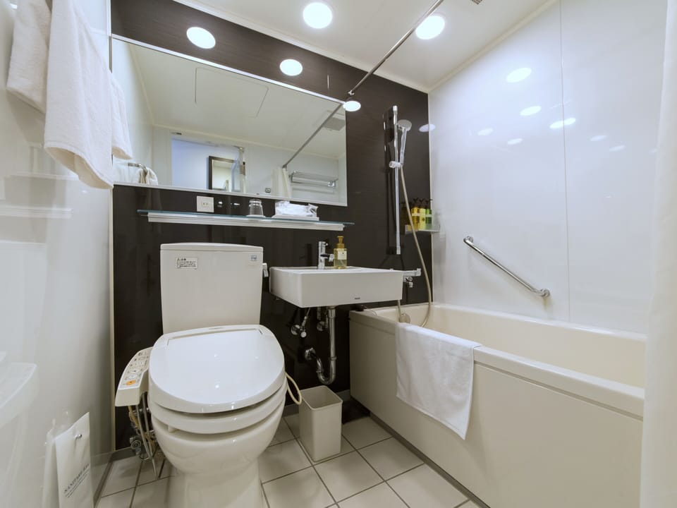 Rainfall showerhead, free toiletries, hair dryer, slippers