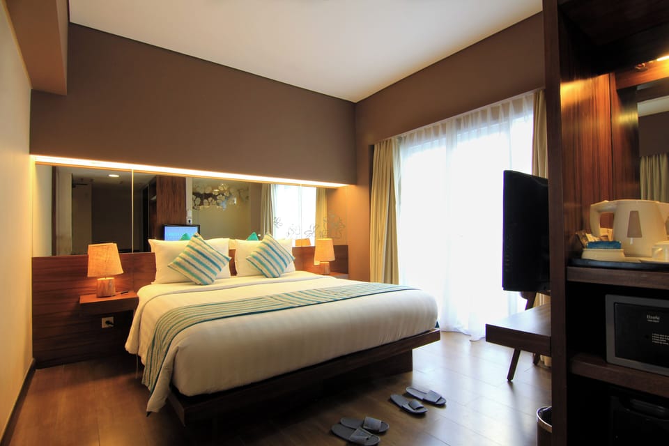 Superior | 1 bedroom, minibar, in-room safe, desk