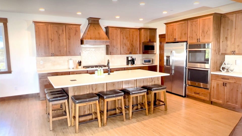 Large Chef's kitchen with oils and spices provided.