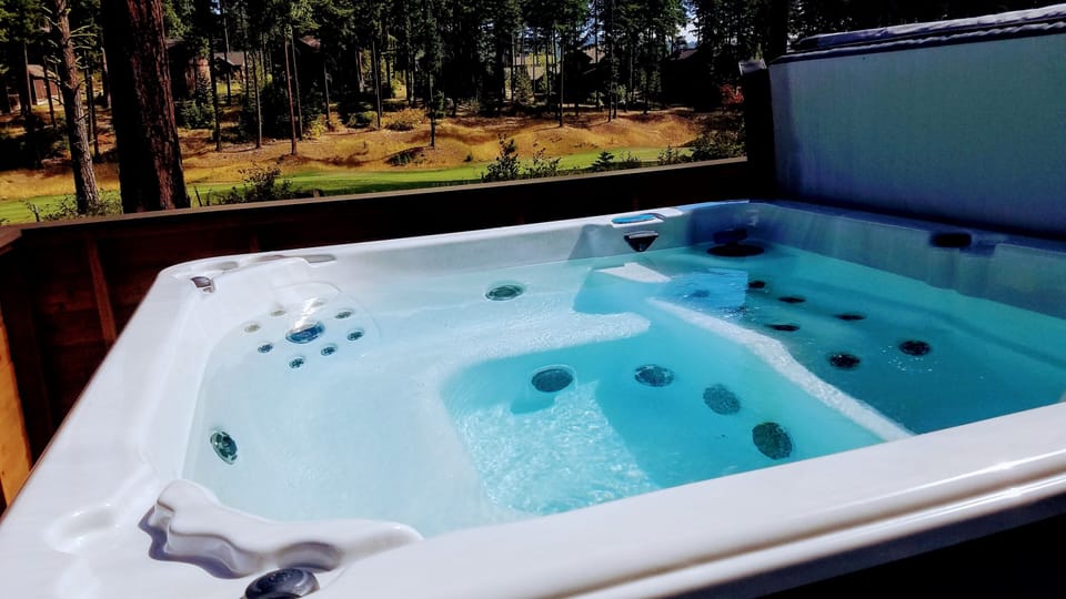 Hot Tub seats 6