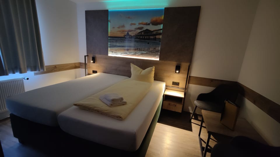 Standard Room, 1 Twin Bed | Premium bedding, minibar, individually decorated, individually furnished