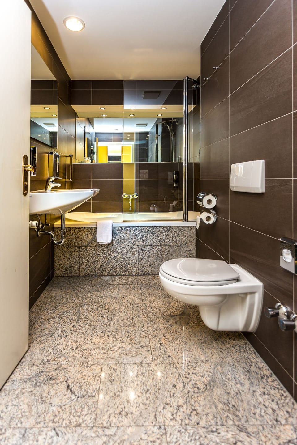 Standard Double Room | Bathroom amenities | Free toiletries, hair dryer, towels, soap