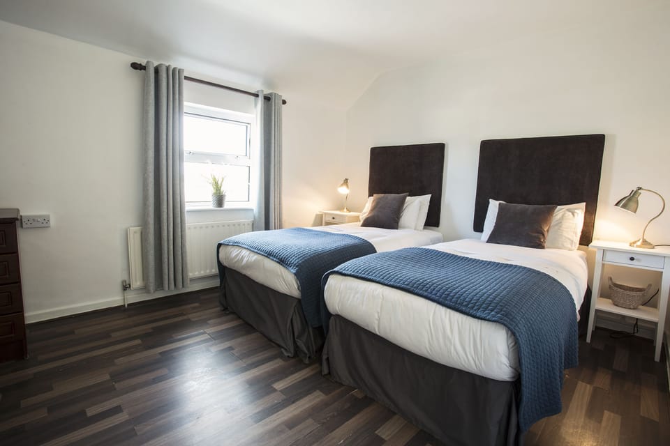 Basic Twin Room | Desk, iron/ironing board, free WiFi, bed sheets