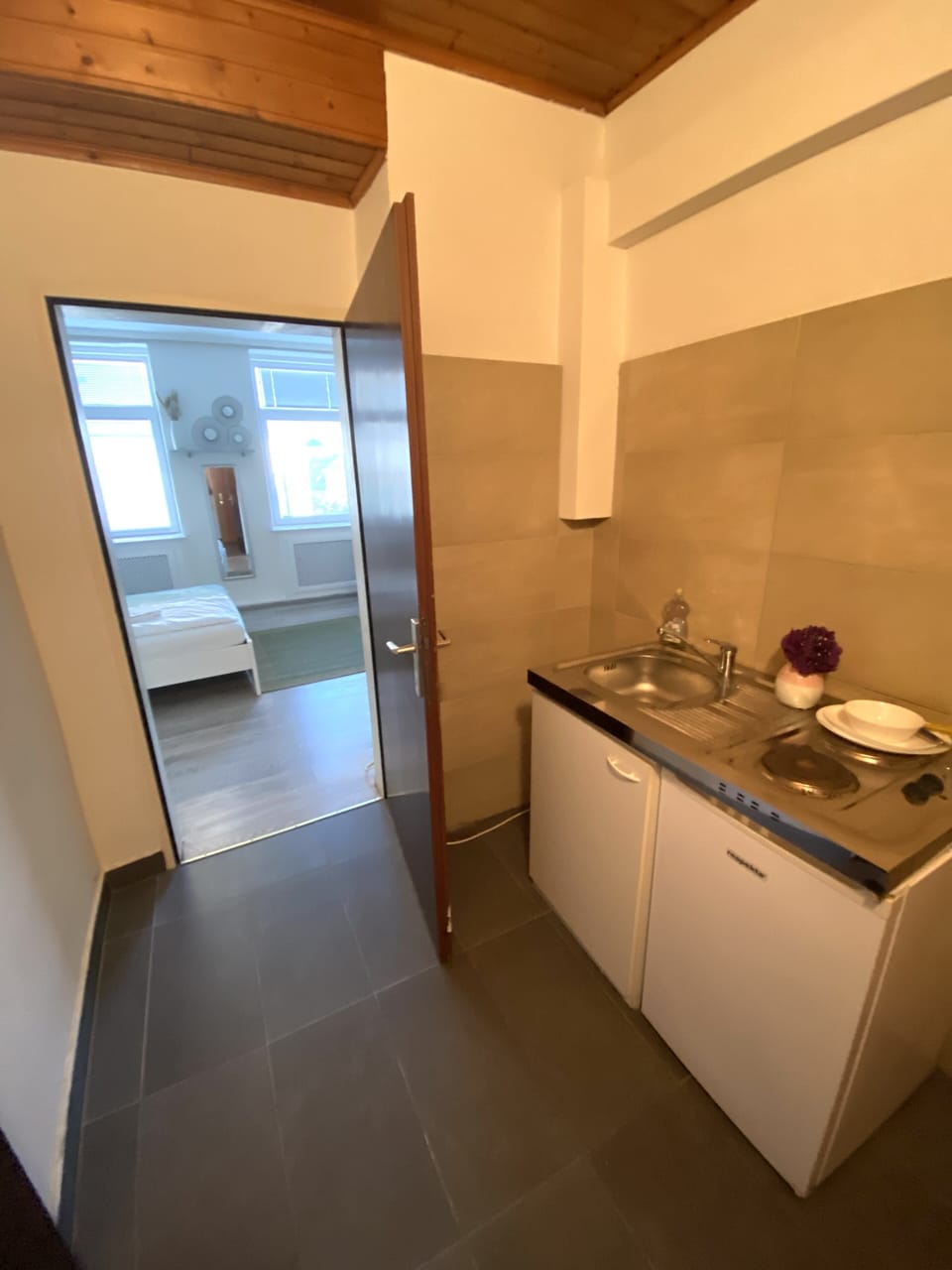 Triple Room, Ensuite (Nr. 3) | Private kitchen | Dining tables