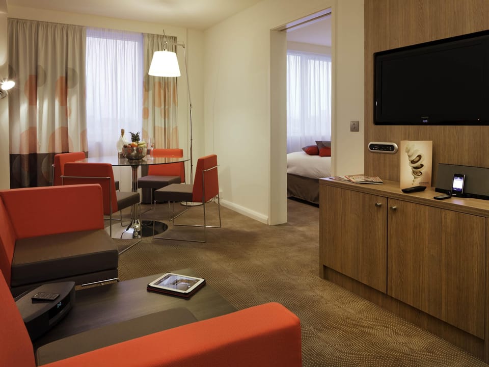 Executive Suite, 1 King Bed | Hypo-allergenic bedding, in-room safe, desk, laptop workspace
