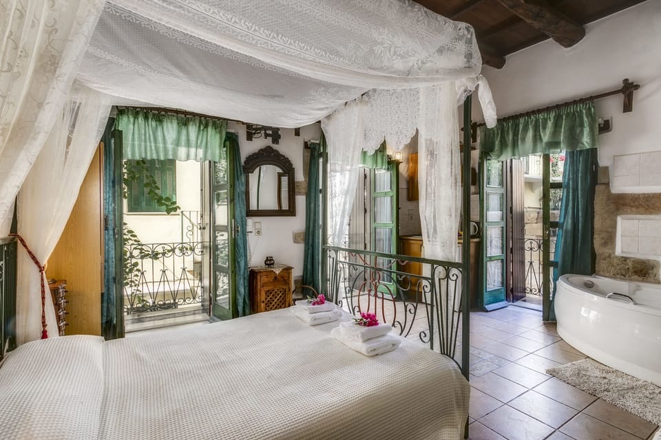 Luxury Double Room, City View | Individually decorated, soundproofing, free WiFi, bed sheets