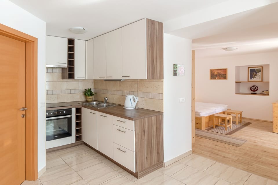 Deluxe Apartment, 1 Bedroom, Non Smoking, Kitchen | Private kitchen | Coffee/tea maker, dining tables