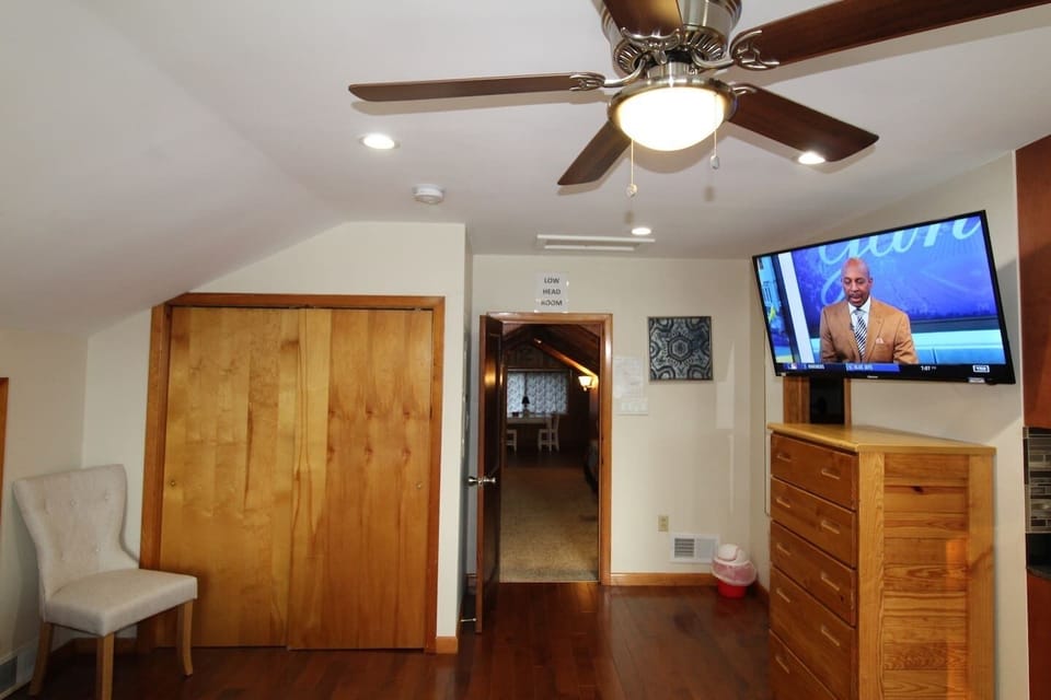 Railroad style upstairs with access to the suite through the twin bed area.  43" or larger smart Roku TV in every bedroom
