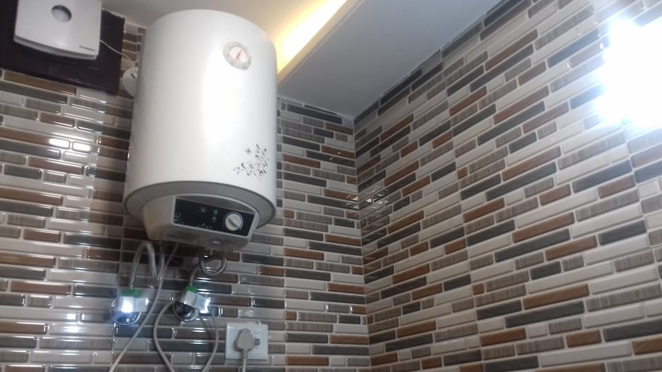 Apartment, 1 Bedroom, Smoking, Balcony | Bathroom | Shower
