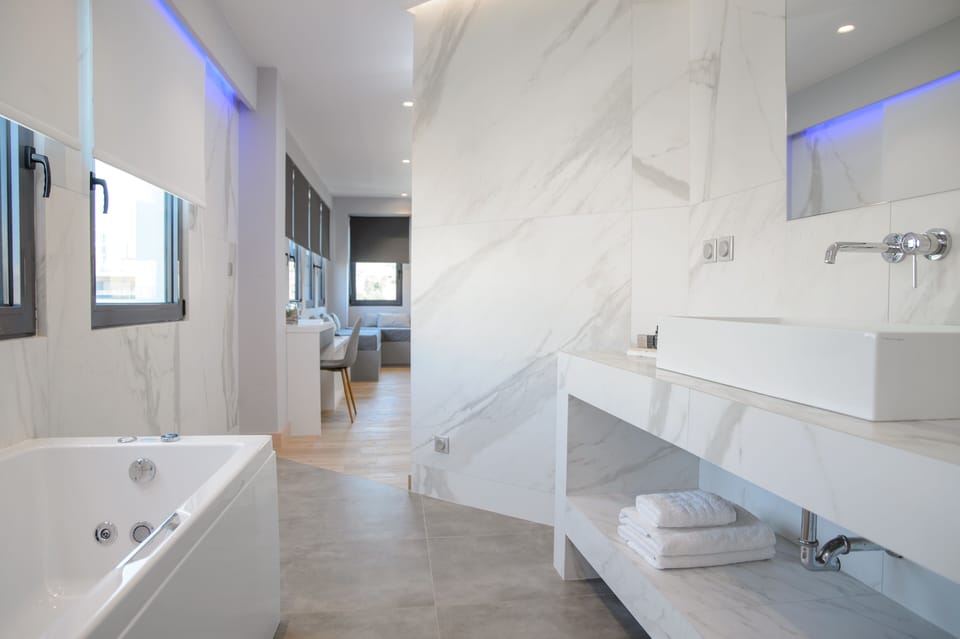 Deluxe Apartment | Deep soaking bathtub