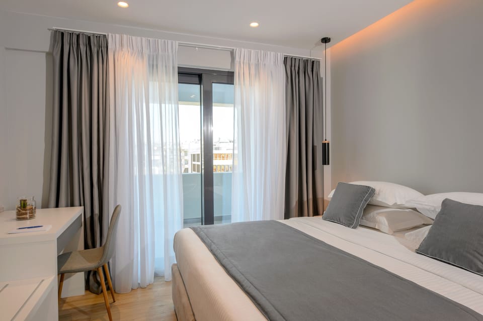 Premium bedding, in-room safe, desk, laptop workspace