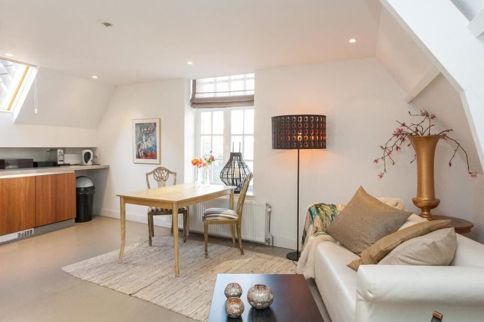 Apartment, 2 Bedrooms | Living room | Flat-screen TV