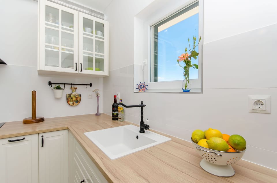 Private kitchen | Fridge, oven, stovetop, dishwasher