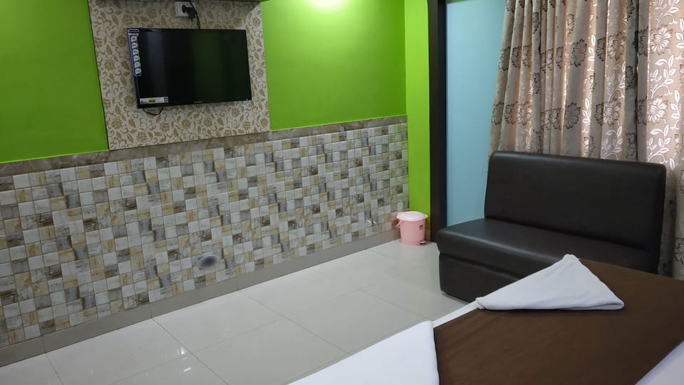 Super Deluxe Room (AC) | In-room safe, WiFi (free)