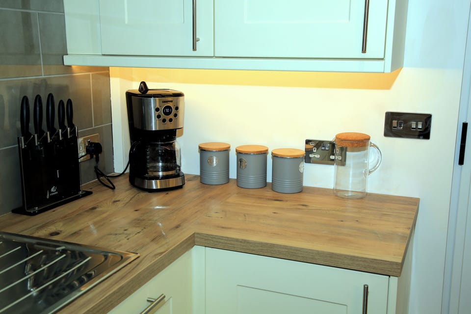 House, 2 Bedrooms, Patio | Private kitchen | Fridge, microwave, dishwasher, electric kettle