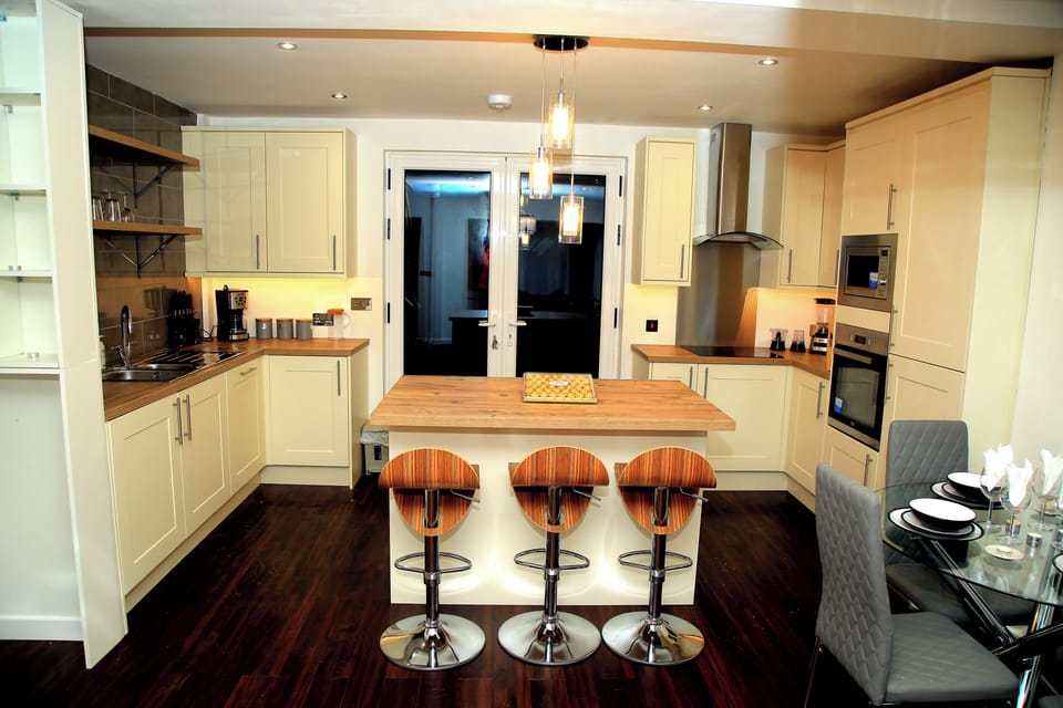 House, 2 Bedrooms, Patio | Private kitchen | Fridge, microwave, dishwasher, electric kettle