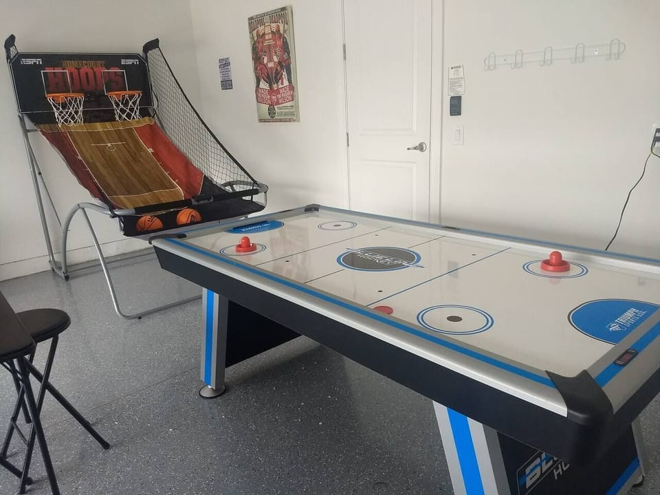 House, 6 Bedrooms | Game room