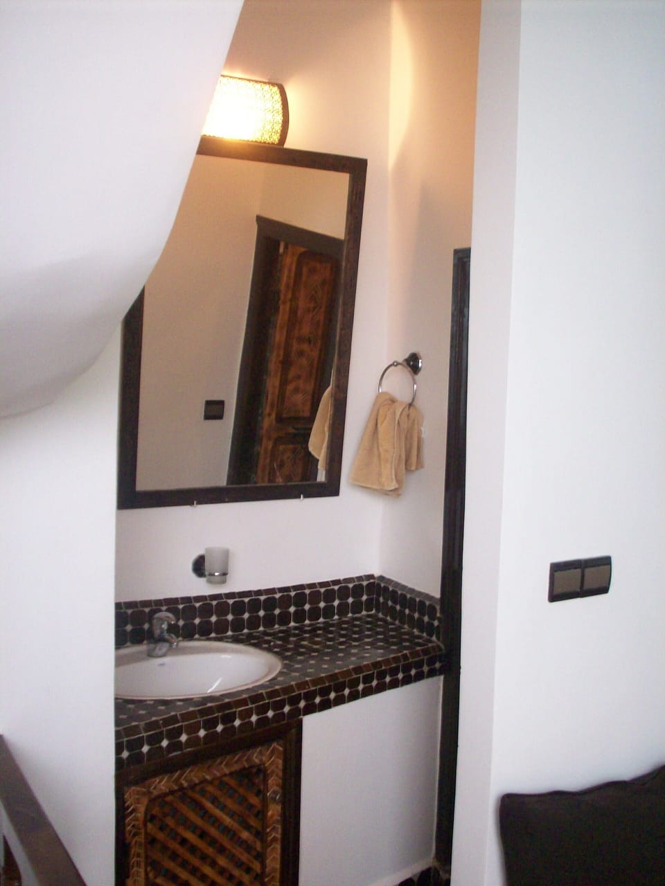 Bathroom sink