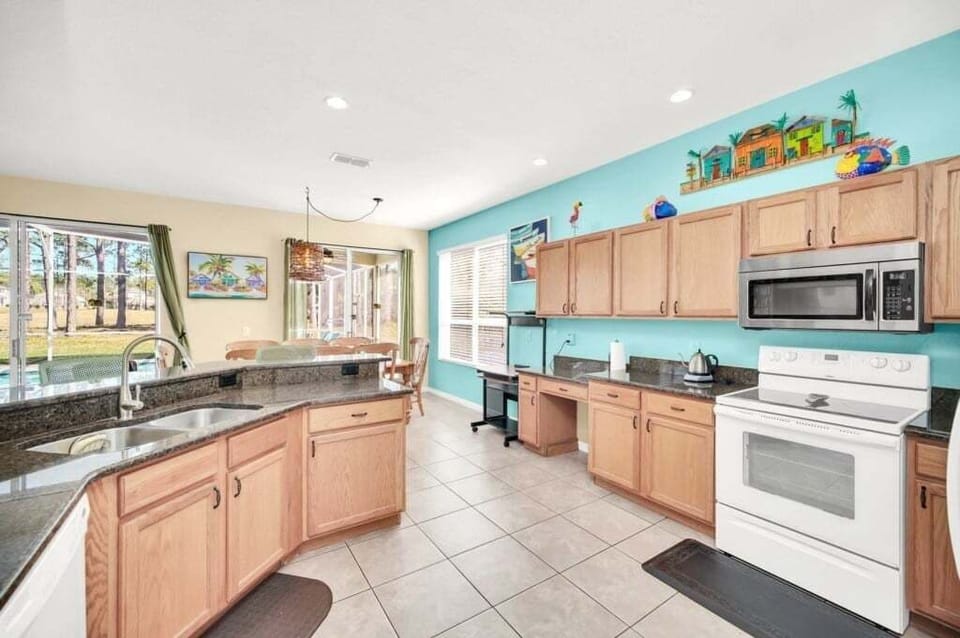 Villa, 5 Bedrooms | Private kitchen