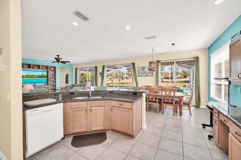 Villa, 5 Bedrooms | Private kitchen