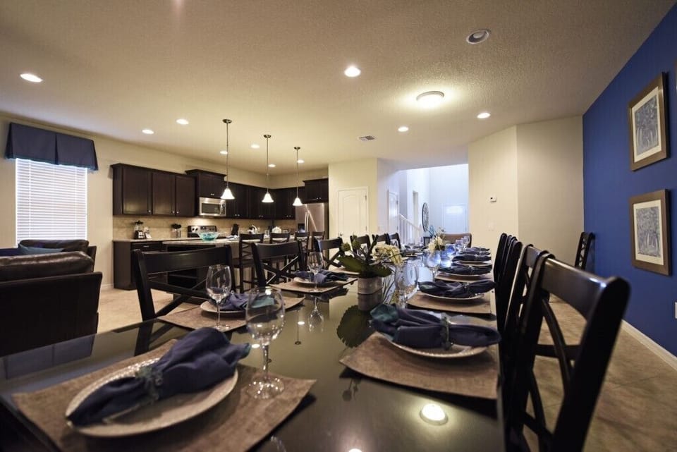 House, Multiple Bedrooms | Private kitchen | Dining table