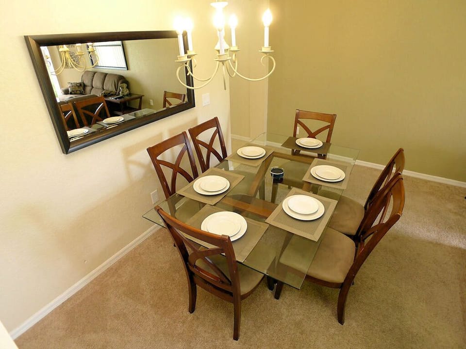 Townhome, 4 Bedrooms | In-room dining