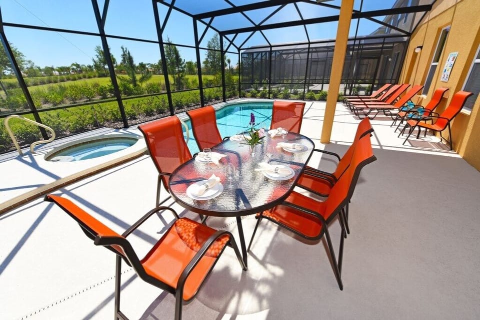 House, 5 Bedrooms | Balcony