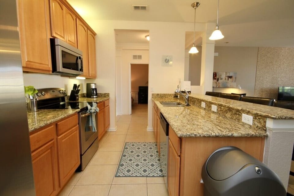 Condo, 3 Bedrooms | Private kitchen