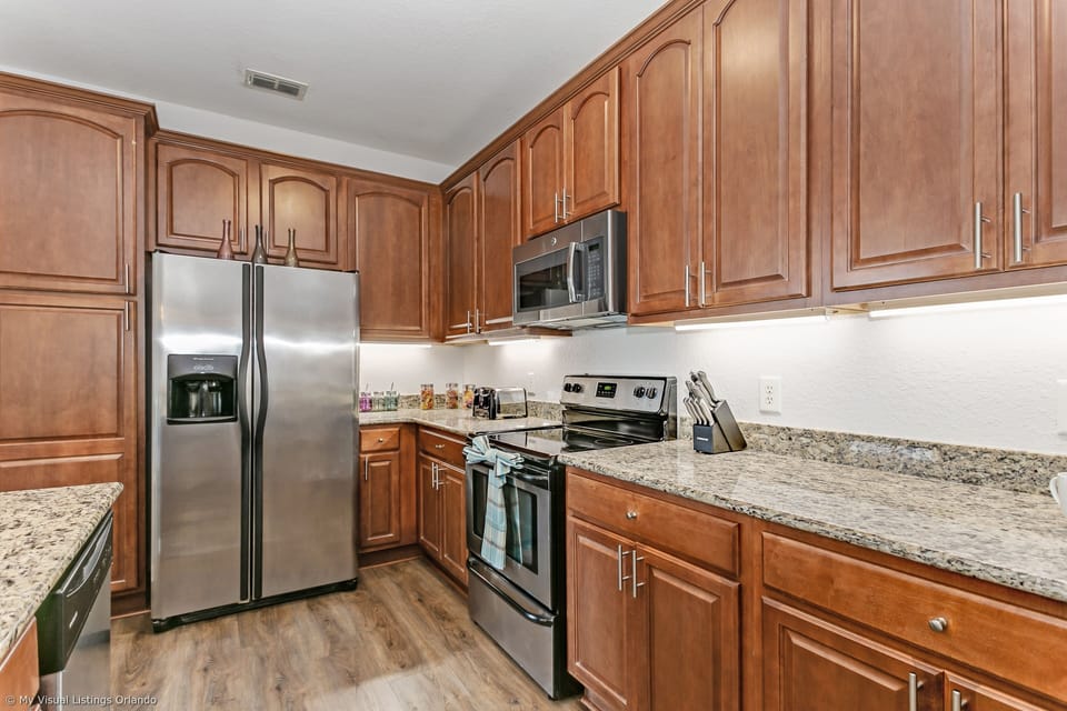 Condo, 2 Bedrooms | Private kitchen | Fridge, oven, coffee/tea maker, toaster