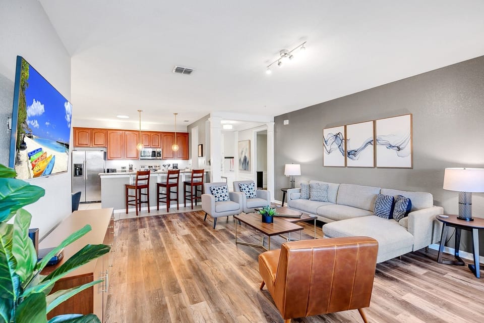 Condo, 3 Bedrooms | Living room