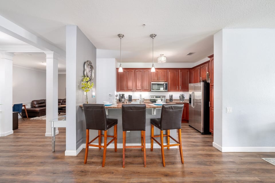 Condo, 3 Bedrooms | Private kitchen | Fridge, oven, coffee/tea maker, toaster