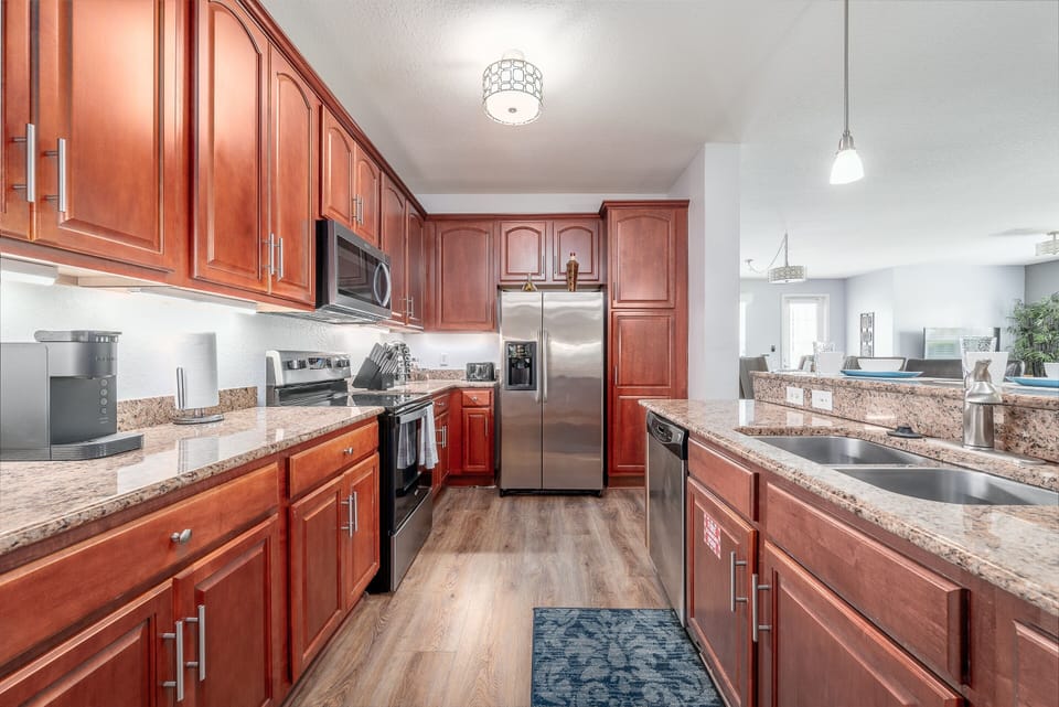 Condo, 3 Bedrooms | Private kitchen | Fridge, oven, coffee/tea maker, toaster