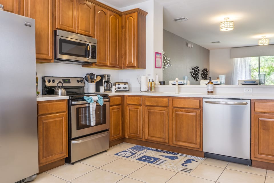 Condo, 3 Bedrooms | Private kitchen | Coffee/tea maker, fridge, oven, toaster
